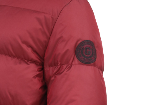 運(yùn)動(dòng)款羽絨服生產(chǎn)廠家戶(hù)外服定制