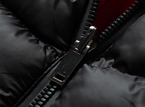 時(shí)尚潮牌男款羽絨服生產(chǎn)廠家定制品牌羽絨服